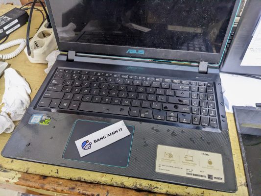Laptop Terkena Cipratan Air